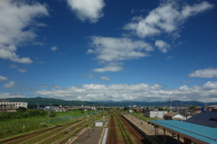 写万部山と長万部駅・跨線橋にて