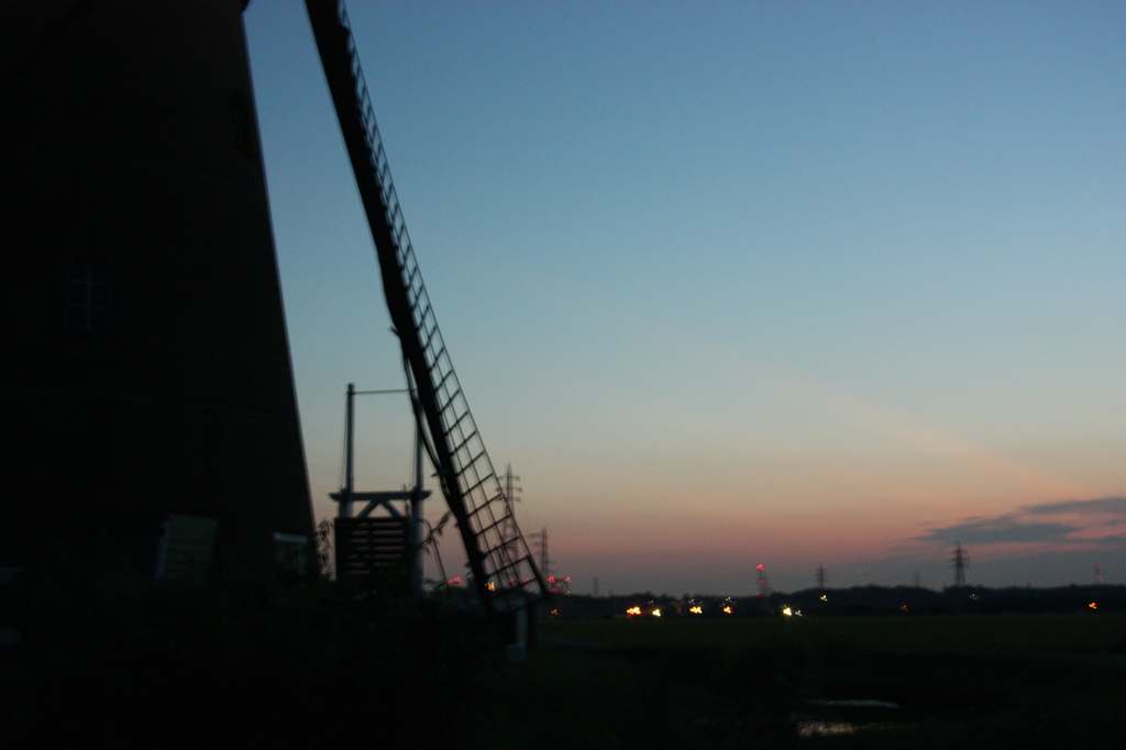 風車もと暗いし?