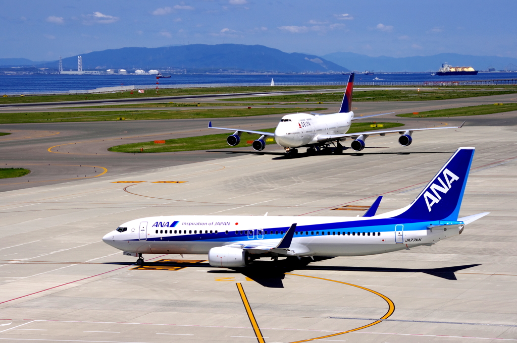 ANA B737 , DAL B747