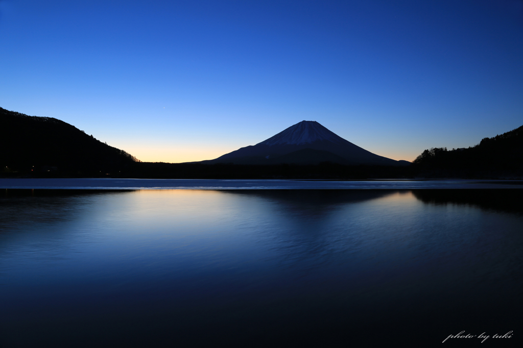 静かな夜明け