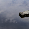 空に浮かぶブロック