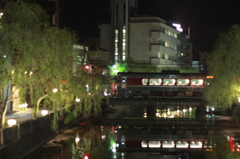 城崎の街を繋ぐ電車