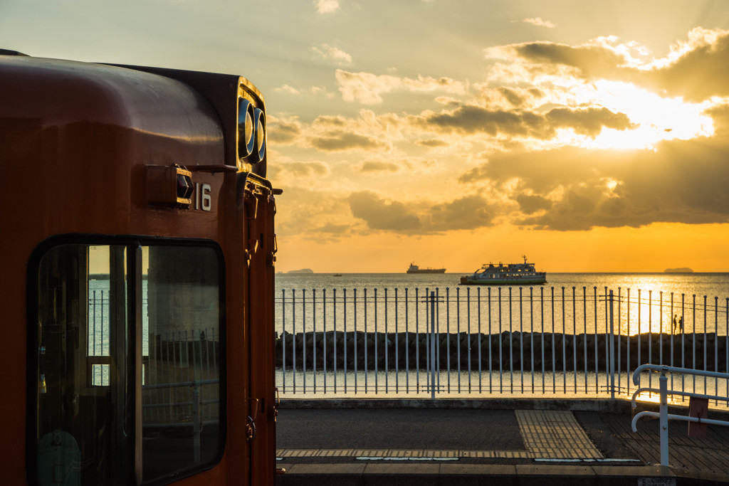 梅津寺駅夕景