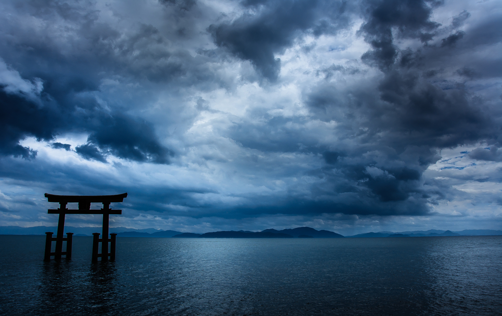 琵琶の海と鳥居