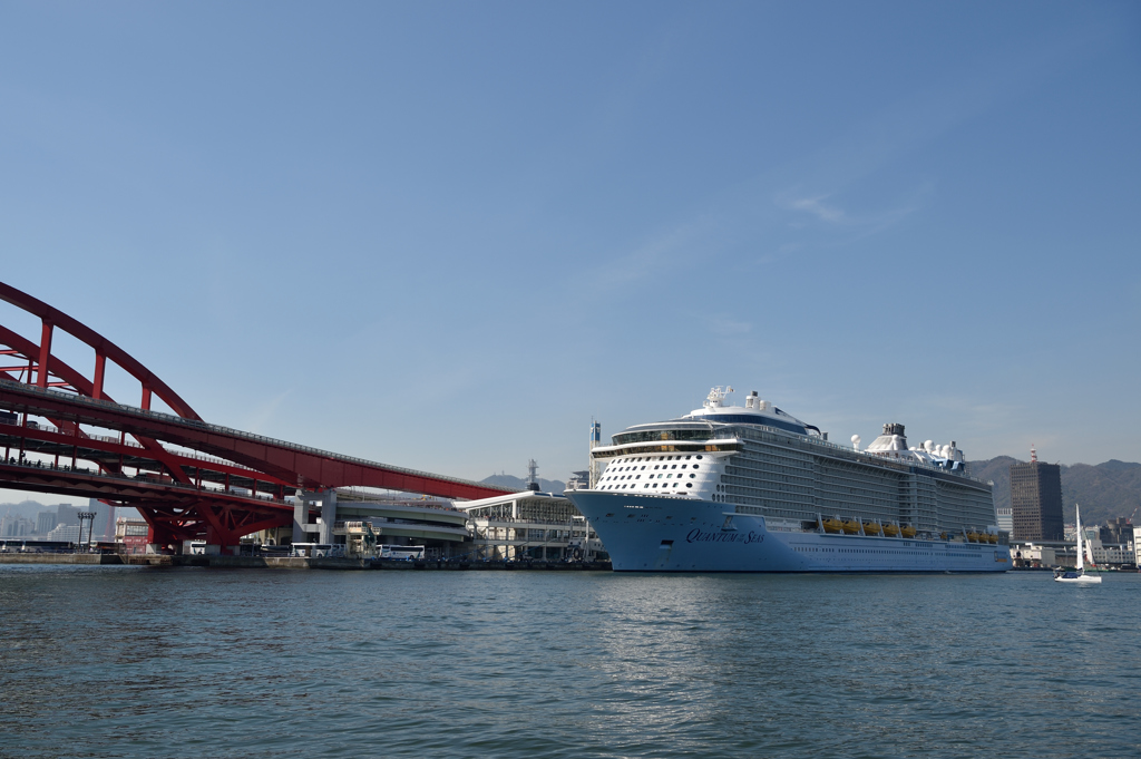 QUANTUM OF THE SEAS@神戸港