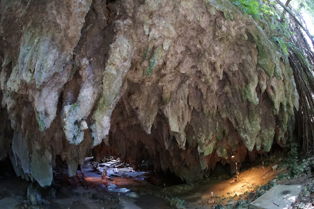 ガンガラーの谷 武芸洞