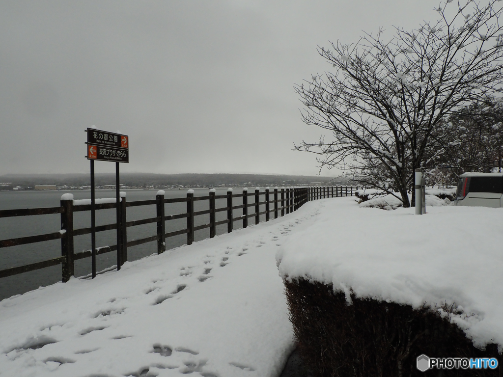 4月なのに雪景色　山中湖