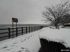 4月なのに雪景色　山中湖