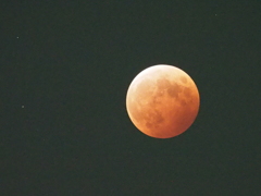 月食の赤い月