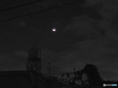 朝の三日月