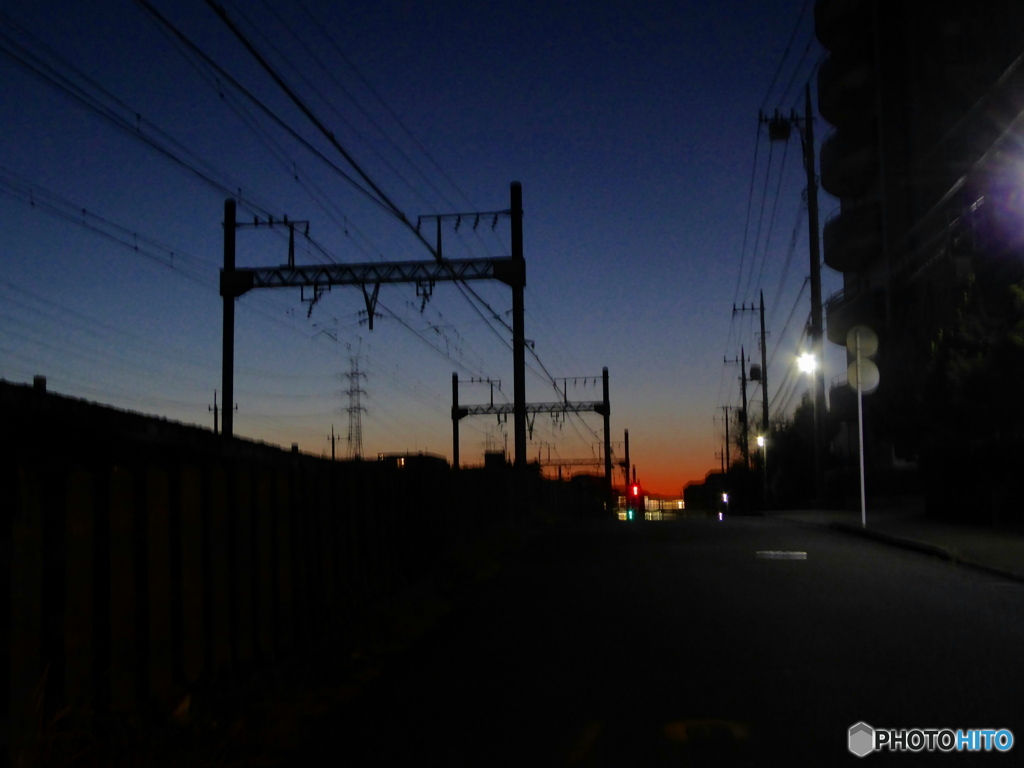 夜明け前の線路