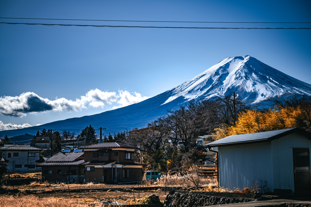 民家と富士山