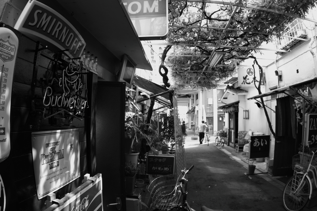 浅草の裏路地へ