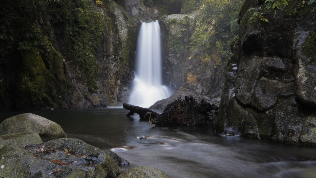 鳴沢の滝