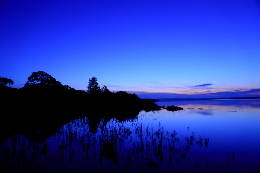 The lake of a morning glow 