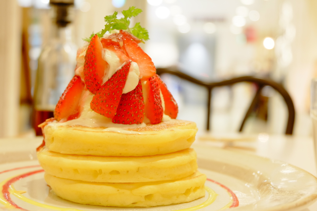 至福のデザート**strawberry pancake**