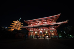 夜の浅草寺