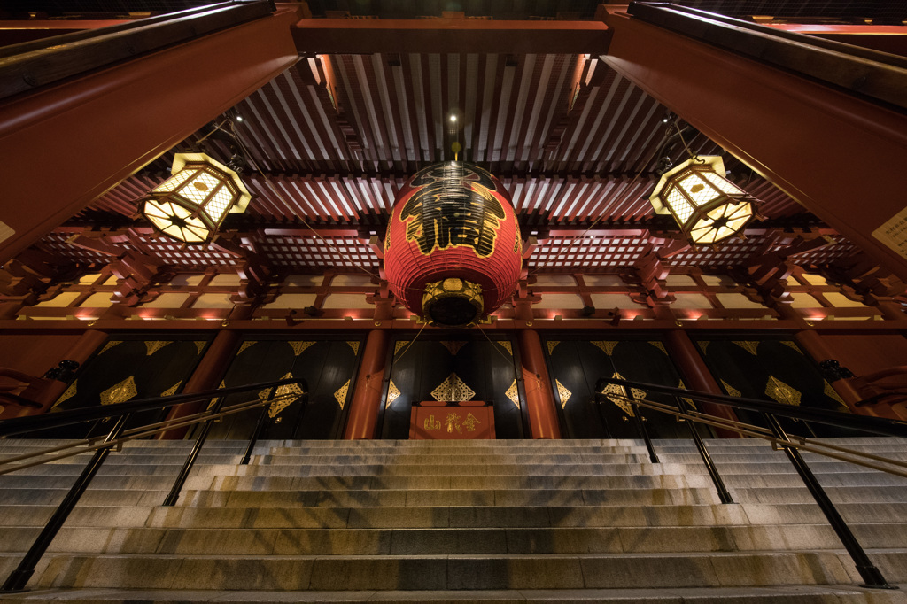 夜の浅草寺