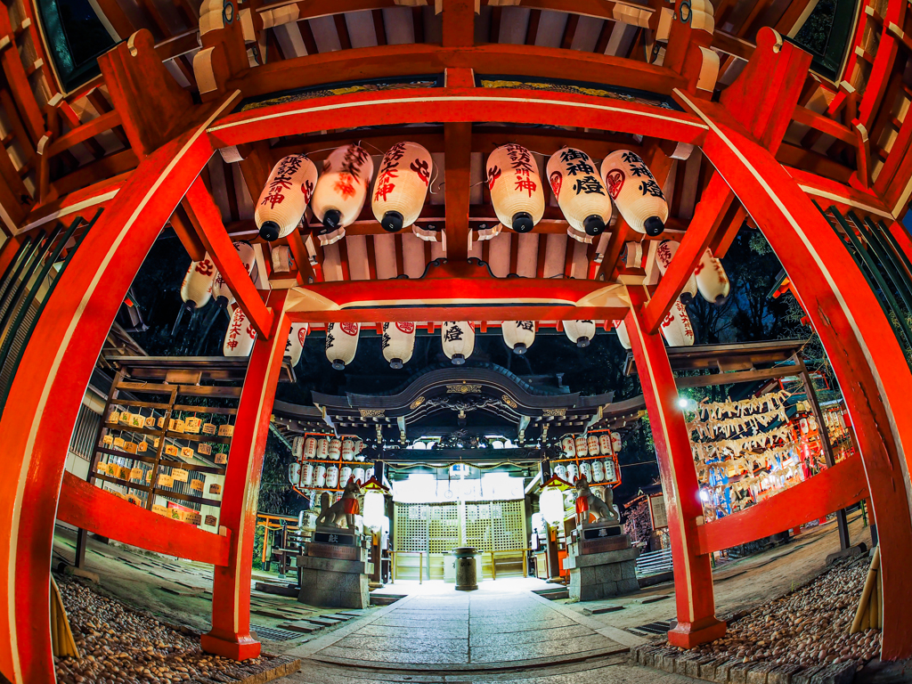 夜の諏訪神社（兵庫県神戸市）