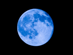 月は青い^^;