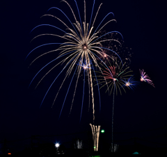 夜空を彩る