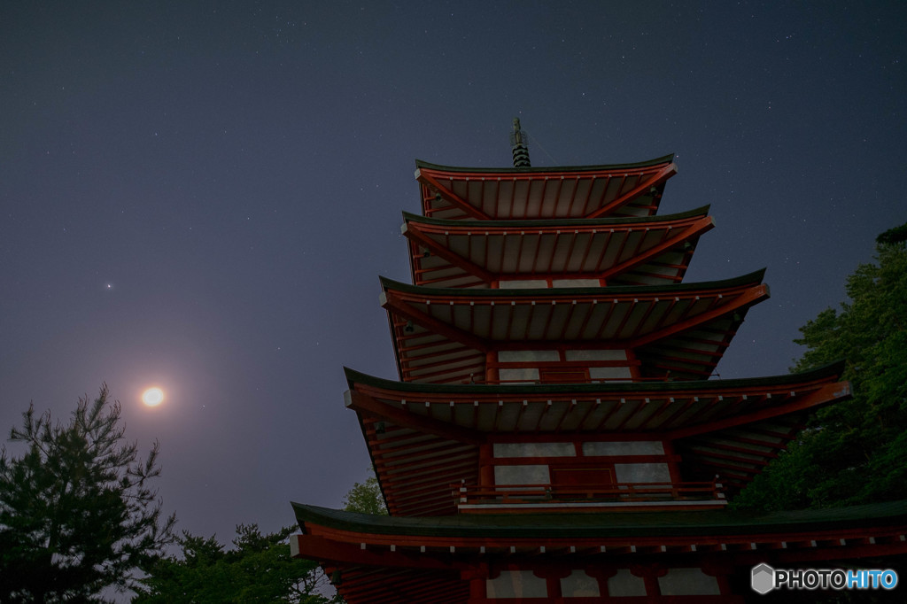 新倉浅間神社と月