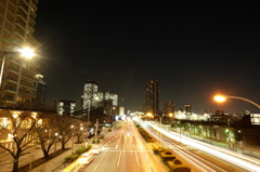 歩道橋から見た夜の道路