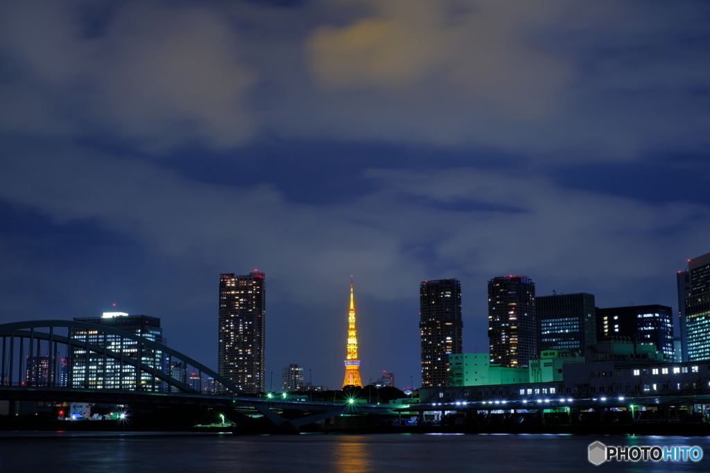東京タワーと夜空