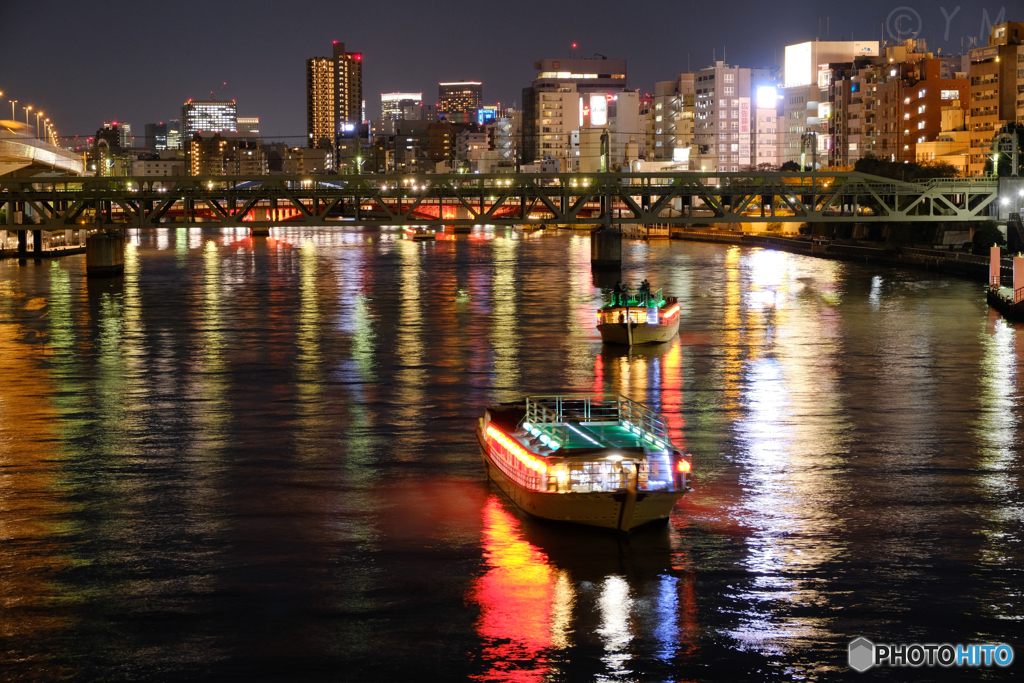 隅田川と屋形船