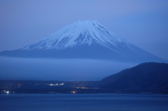 本栖湖と富士山1