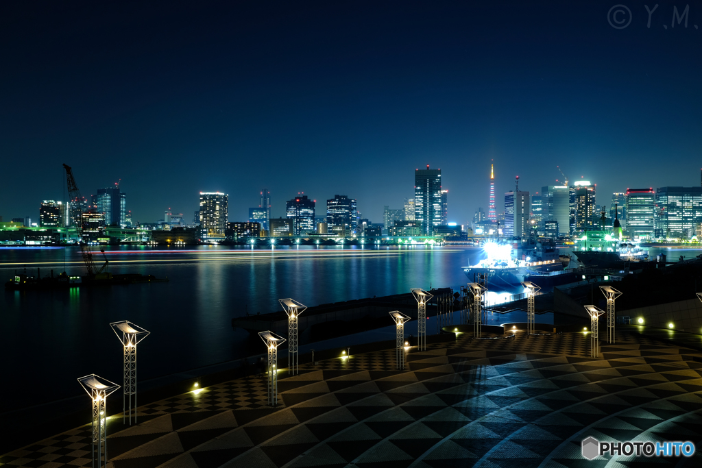 晴海埠頭から東京タワーを。