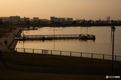 夕陽を浴びるレイクタウン