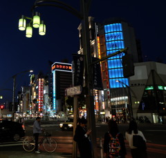 夜の中央通り