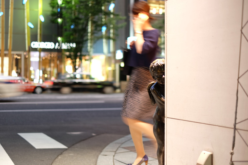 そっと覗く銀座の天使1