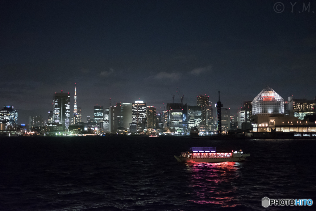 東京湾と屋形船