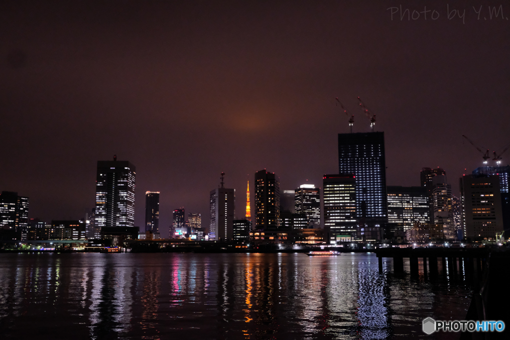 東京タワーの見える埠頭