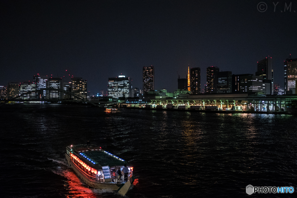 ビル隠れの東京タワー