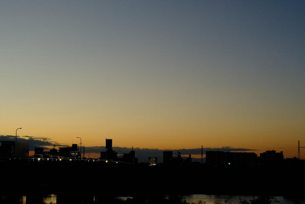郊外の夕景