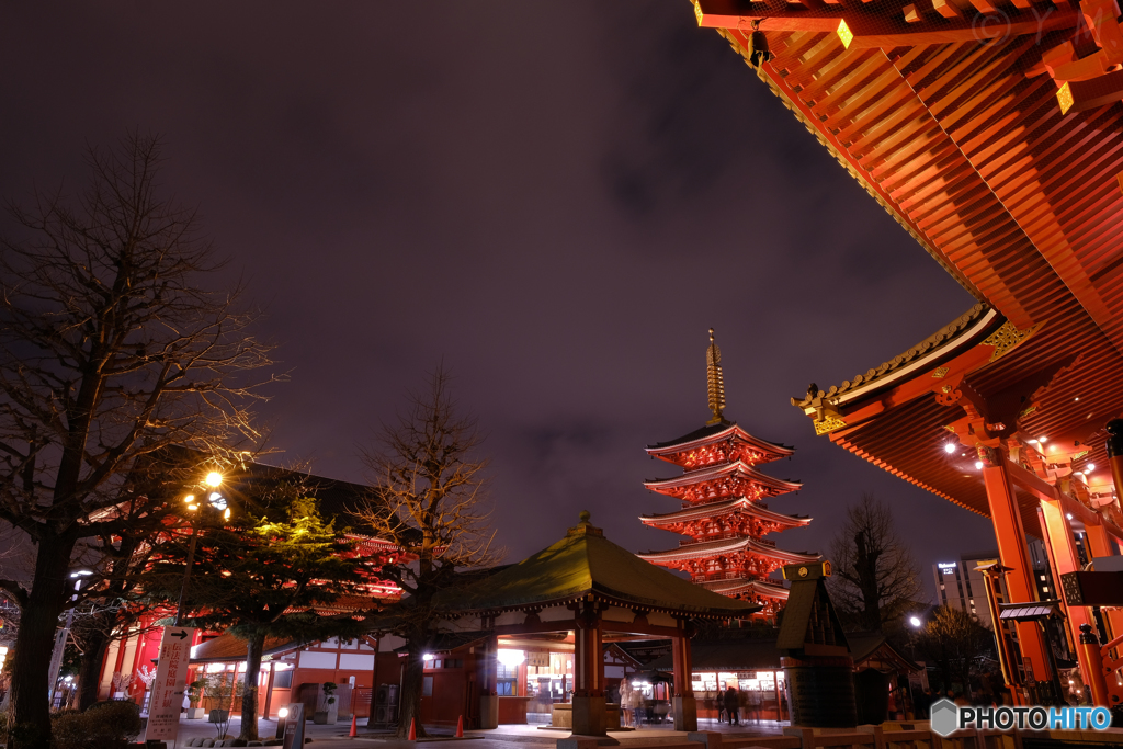 夜の浅草寺