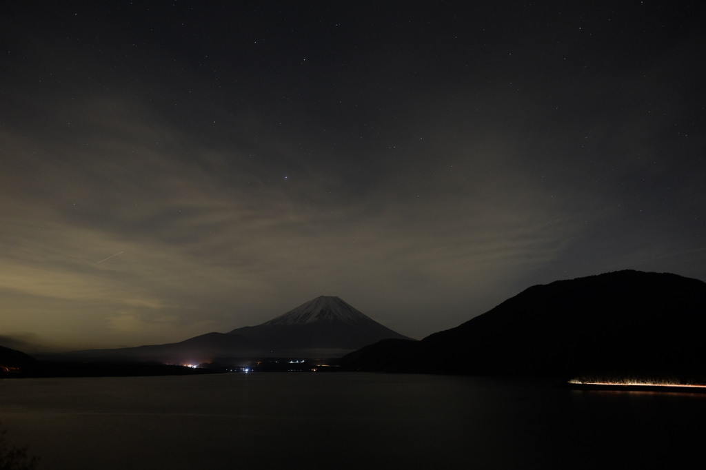 本栖湖と富士山3