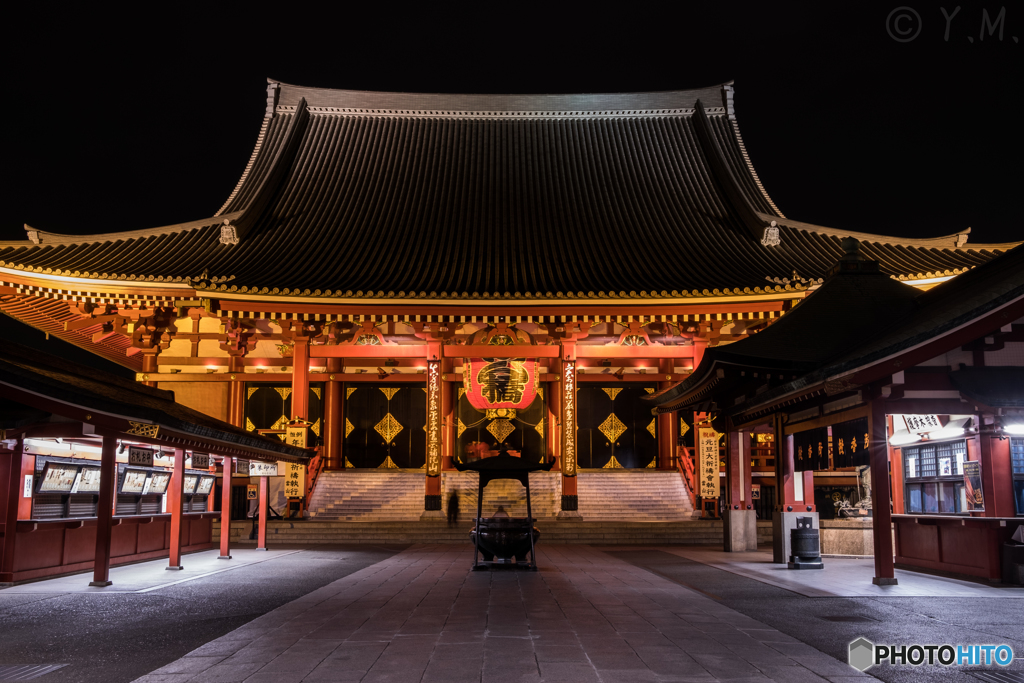 夜の浅草寺