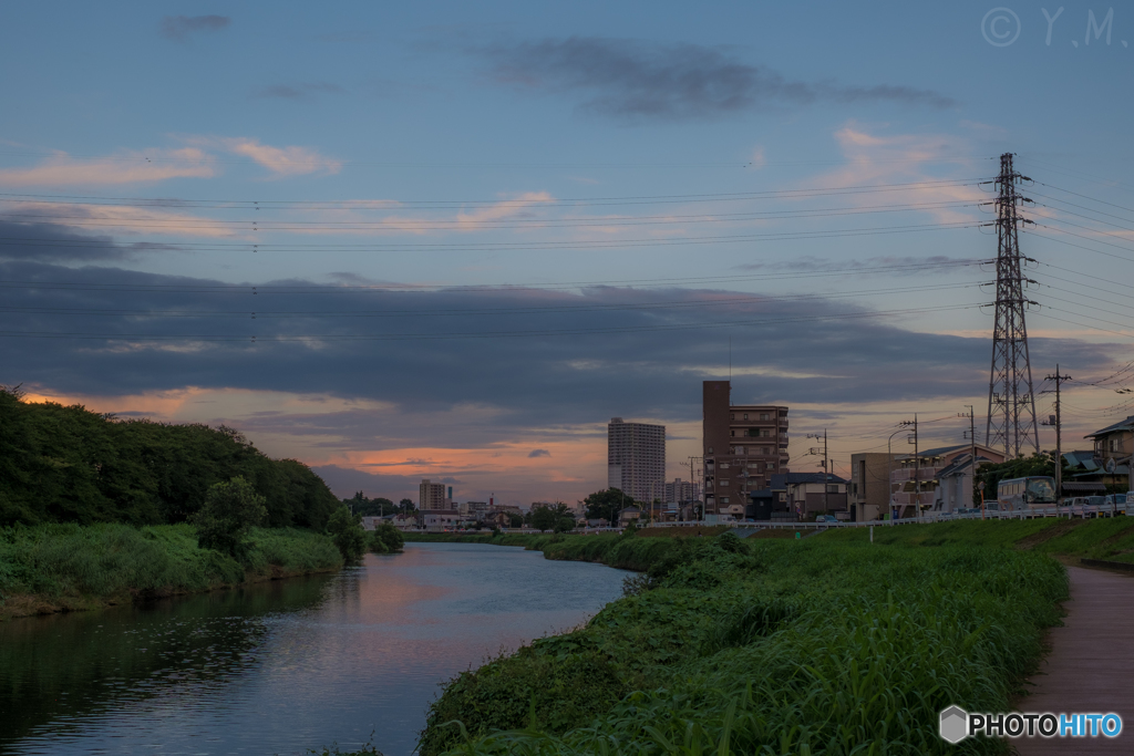 夕暮れの河川