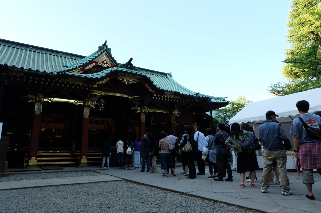 根津神社1 参拝客たち