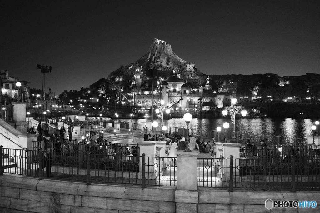 TDSのモノクロ夜景4