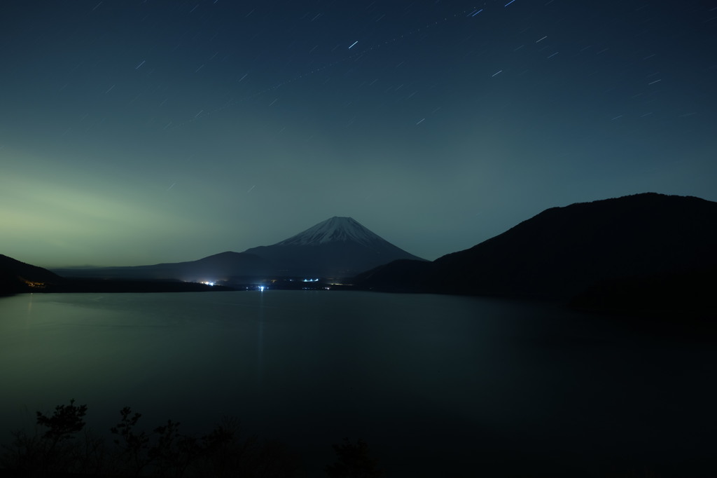 本栖湖と富士山2