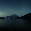 本栖湖と富士山2