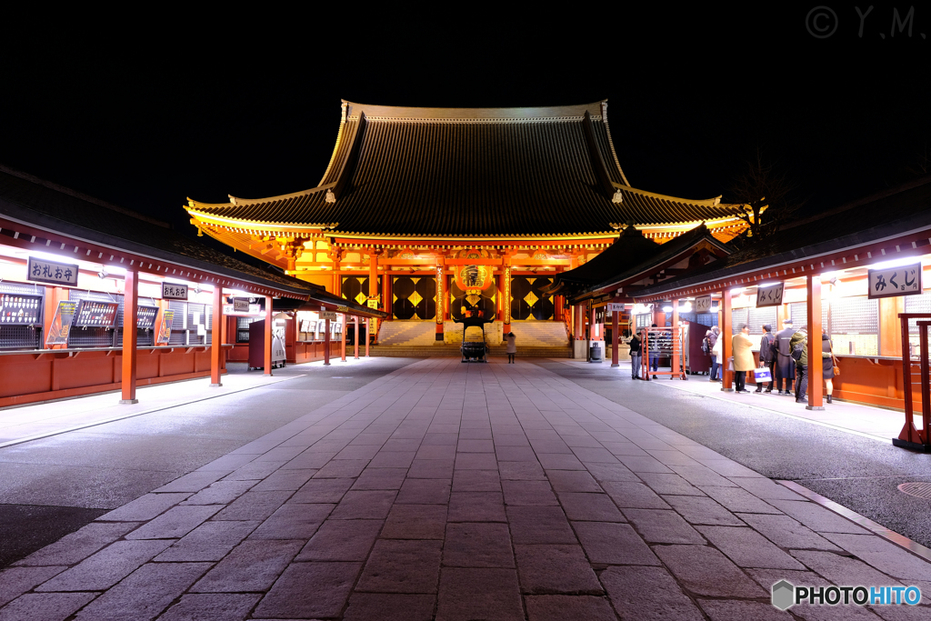 夜の浅草寺