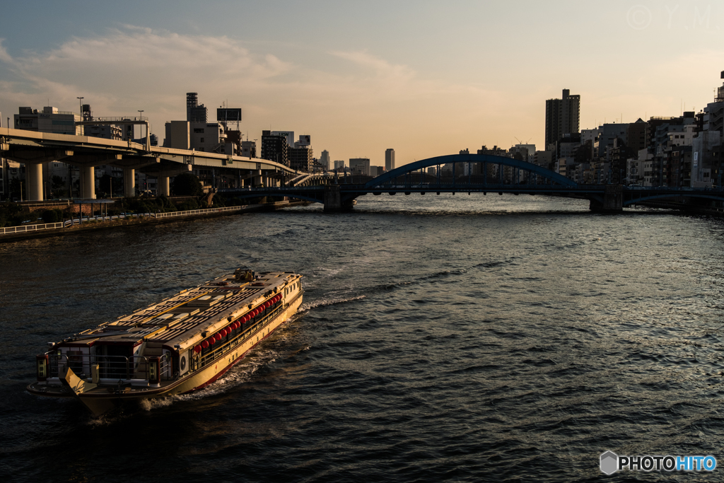 夕暮れの隅田川