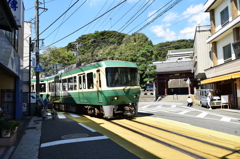 江ノ電　曲がって来たとこ