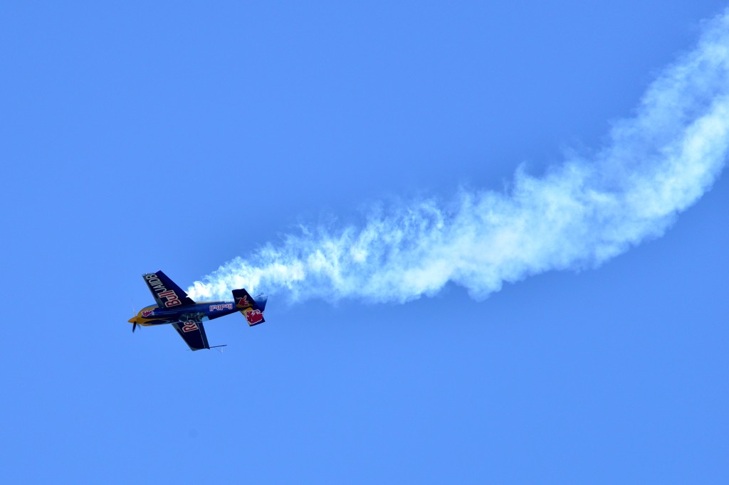 Red Bull Extra 300S (2)